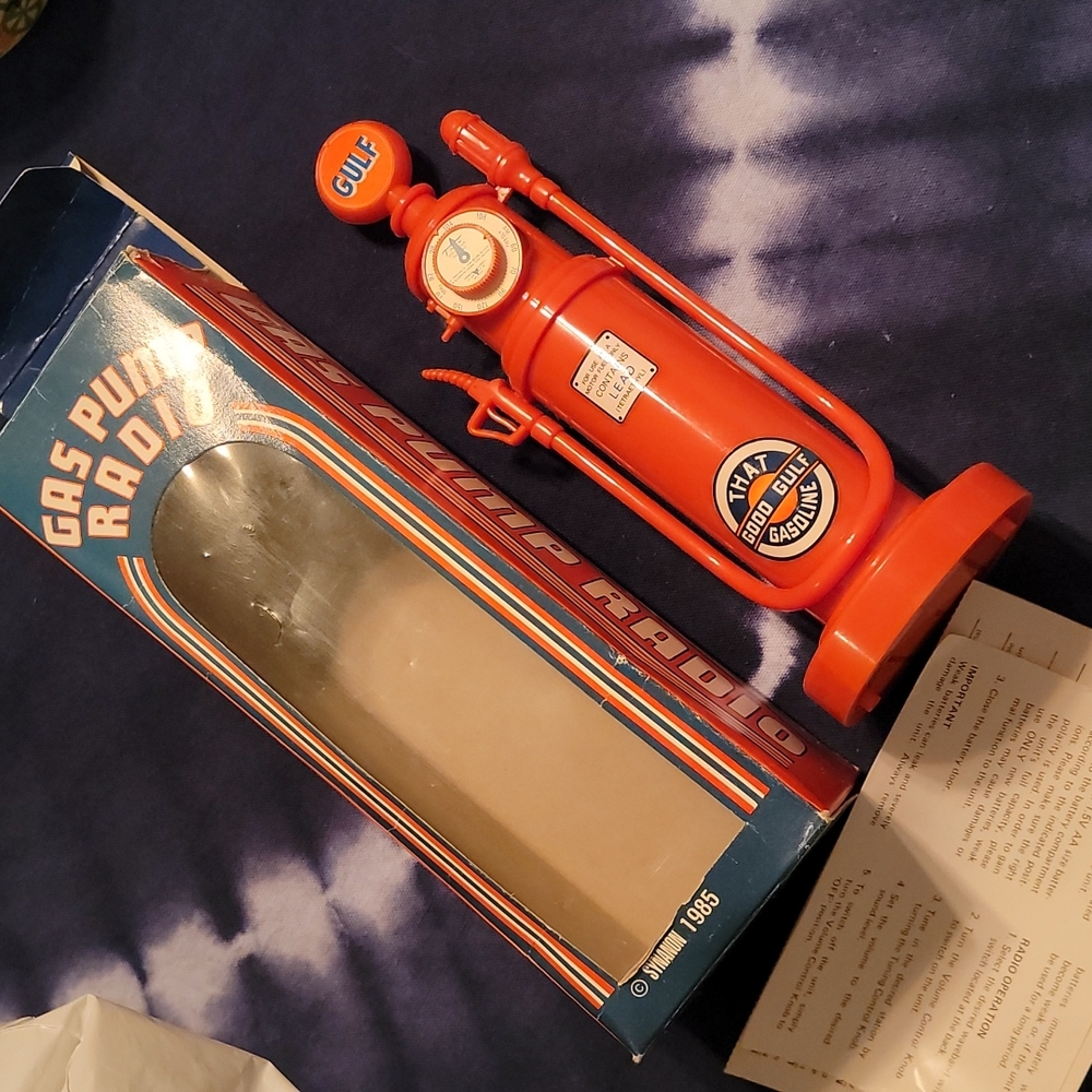 Gulf Oil Gasoline Pump Vintage Radio in Box